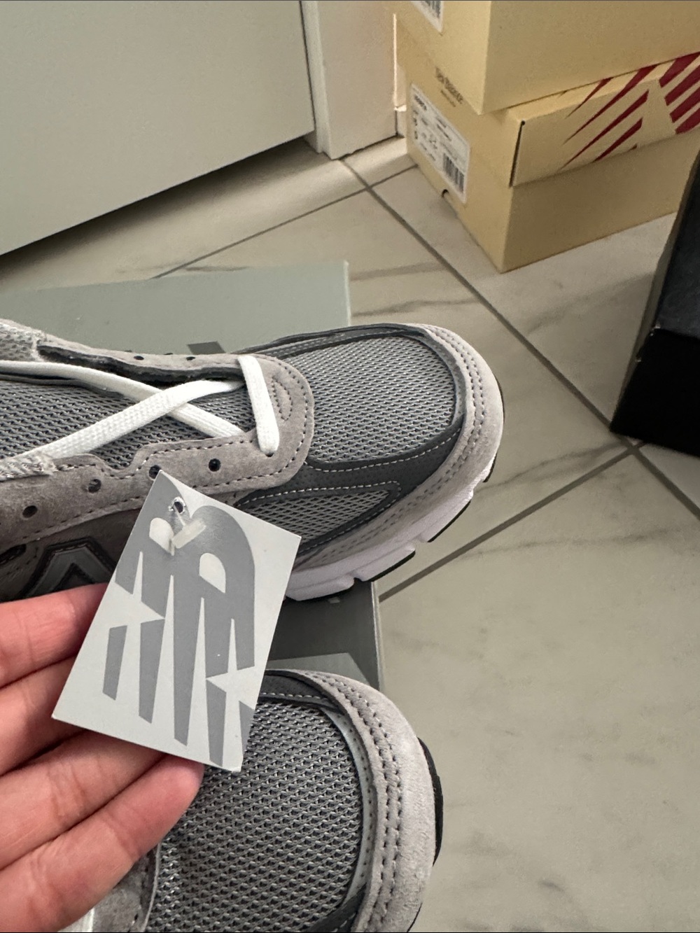 New Balance 990V4 - Picture 5 of 7